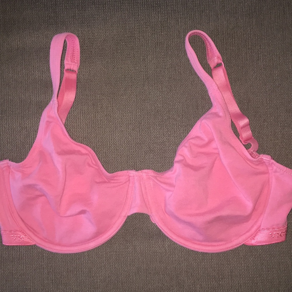 Victoria’s Secret 34D bra